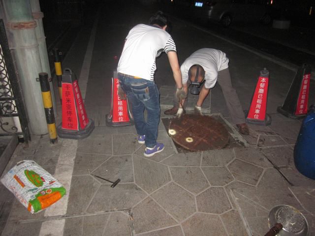 清理化糞池10 